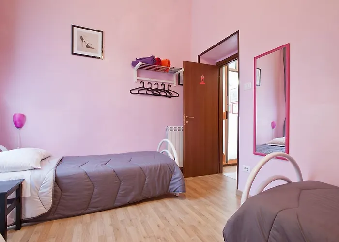 Hostella Female Only אכסניה